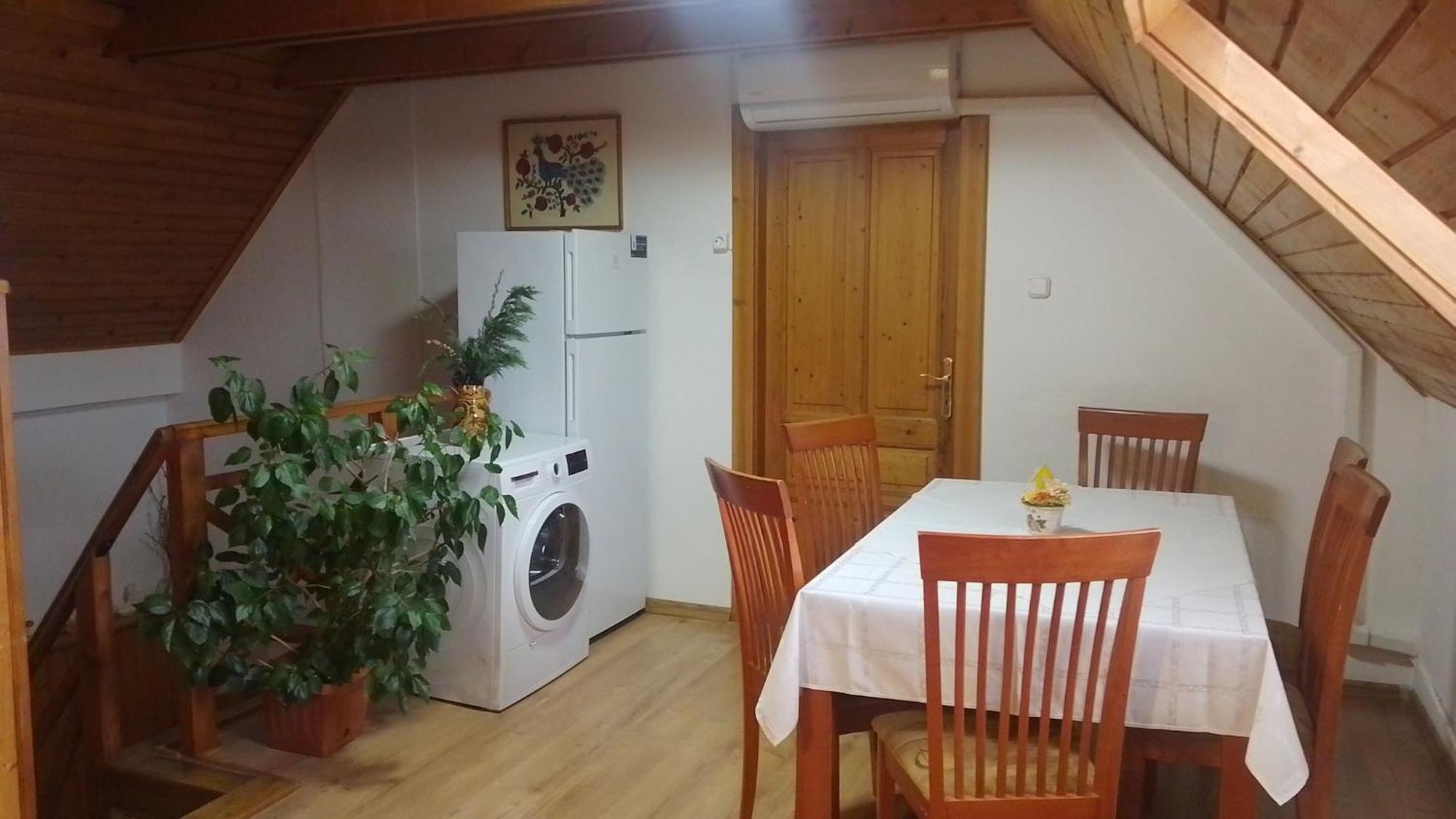 Erzsebet Vendeghaz Es Apartman Хайдусобосло Экстерьер фото