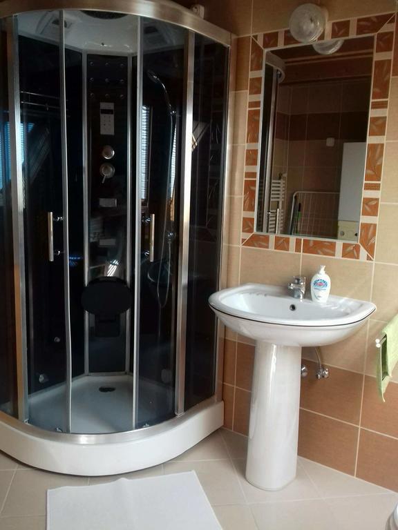 Erzsebet Vendeghaz Es Apartman Хайдусобосло Экстерьер фото