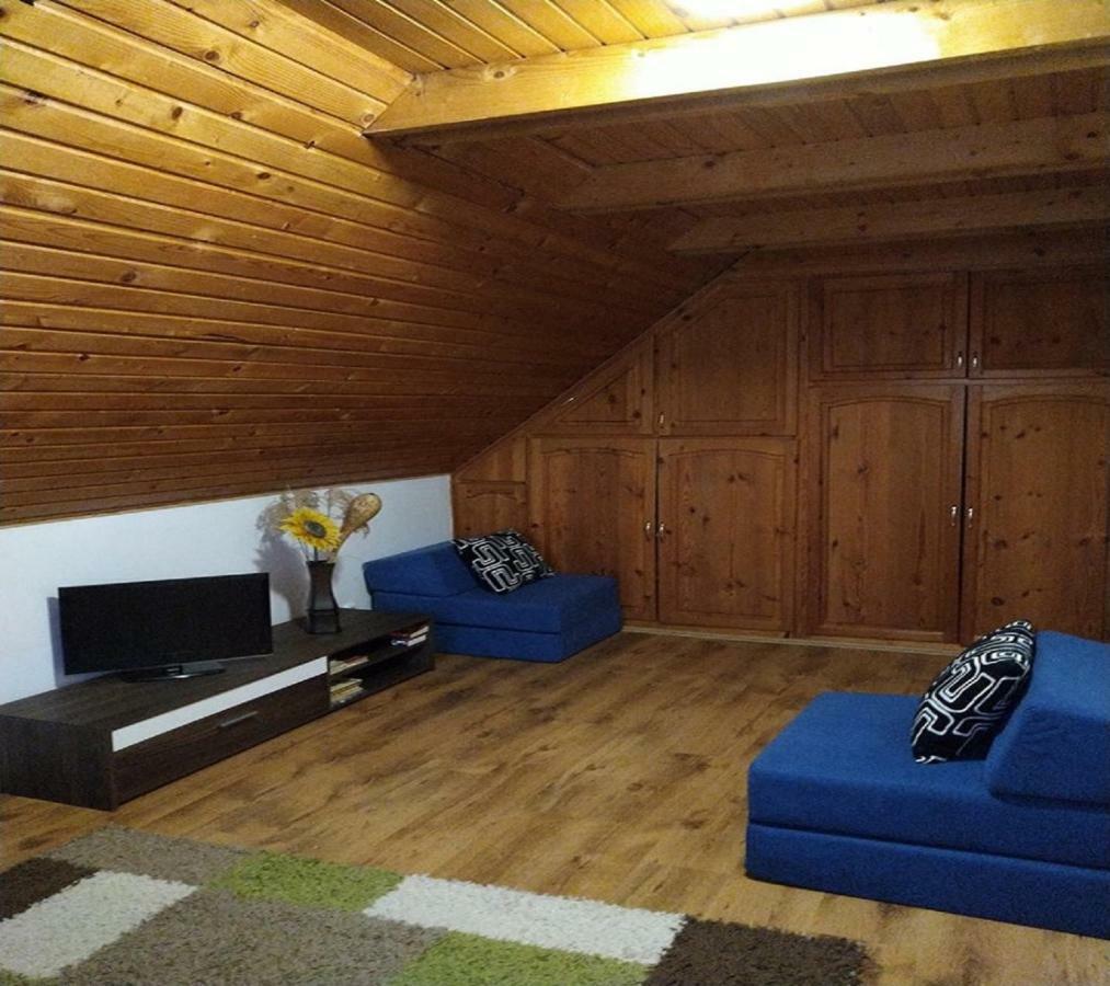Erzsebet Vendeghaz Es Apartman Хайдусобосло Экстерьер фото